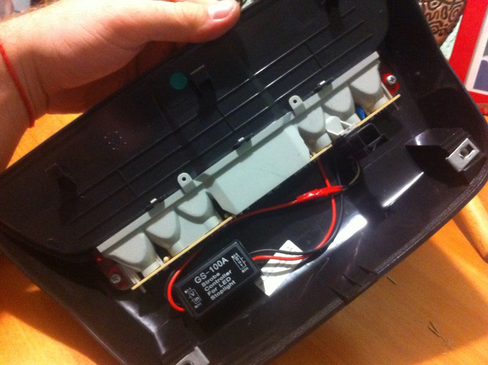 Стробоскоп в центральный фонарь стоп сигнала — Chevrolet Cruze (1G), 1 ...