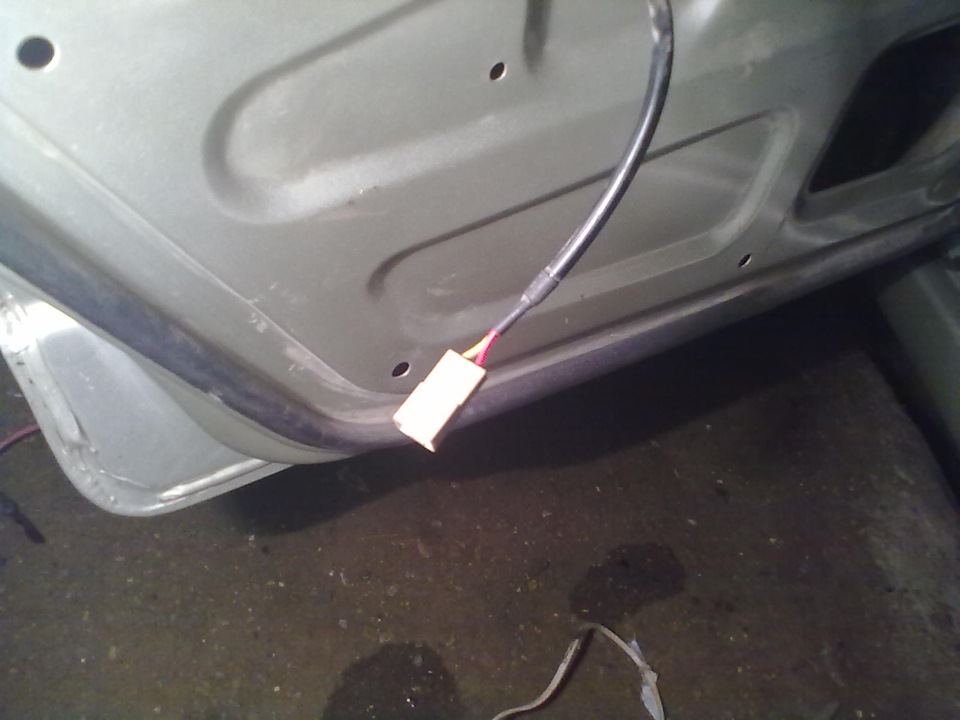 Т.О задних дверей или лезем в дверь так как не закрывают активаторы ...