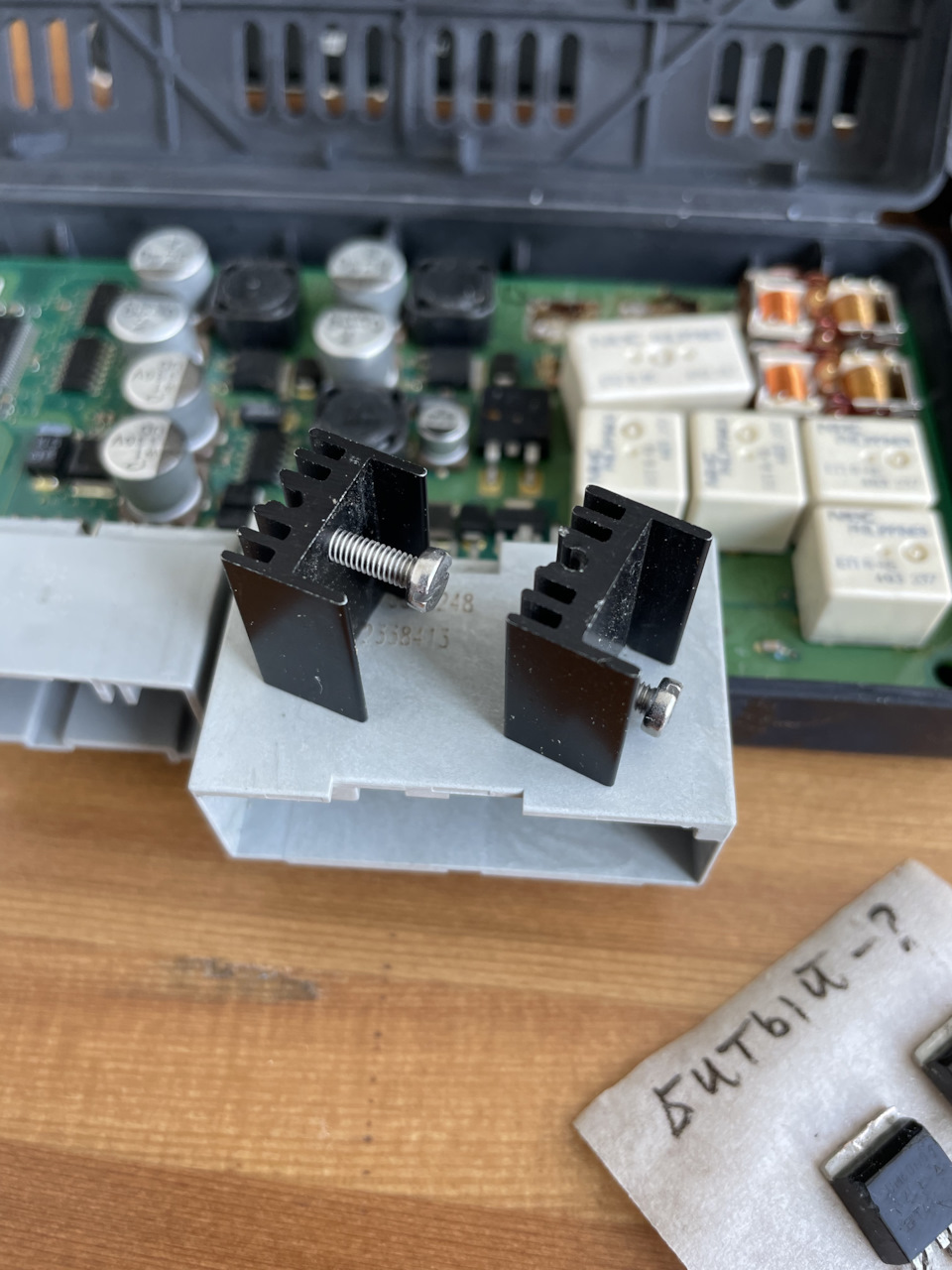 Один из вариантов- доп радиаторы на mosfet. — Lincoln Navigator (2G)