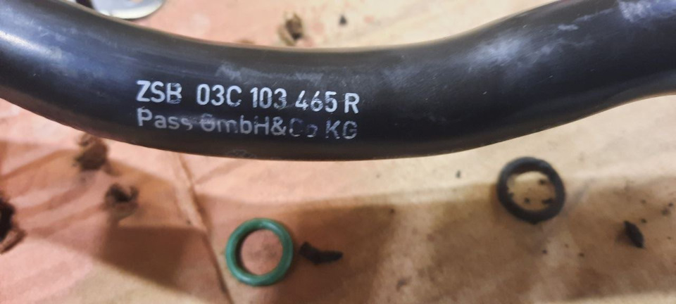 Фото в бортжурнале Volkswagen Jetta VI. Запчасти на фото: 03C103465R