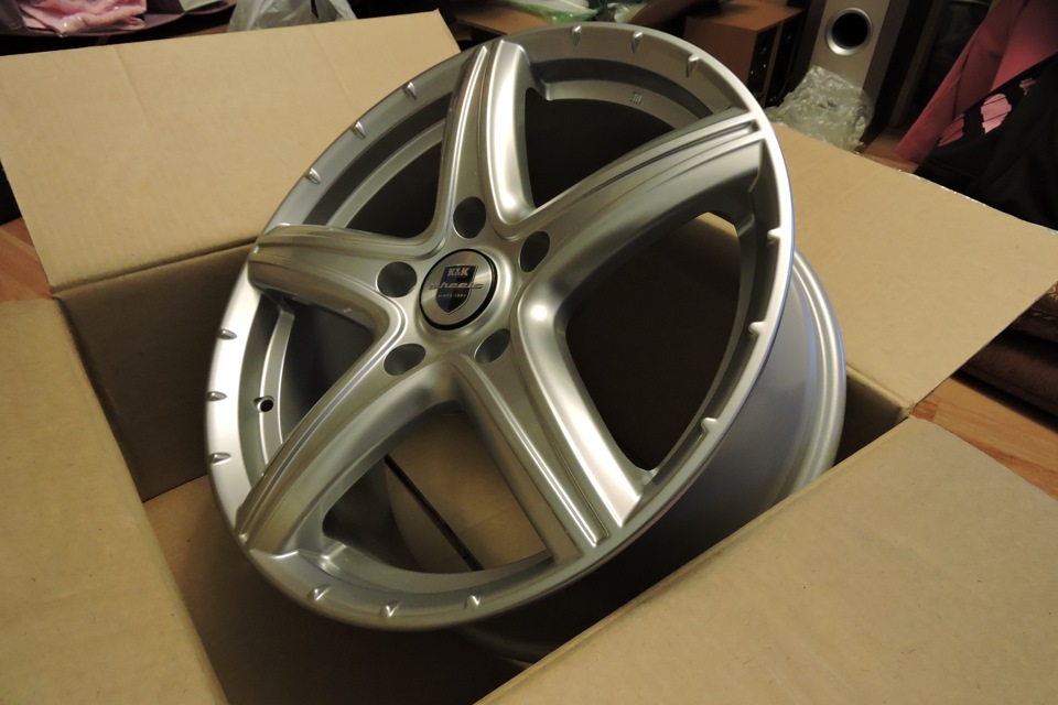 Диски brabus monoblock 23. Кик танаис r18. Диски цвет платина. Литые диски цвет дарк платинум. R8400m0013.