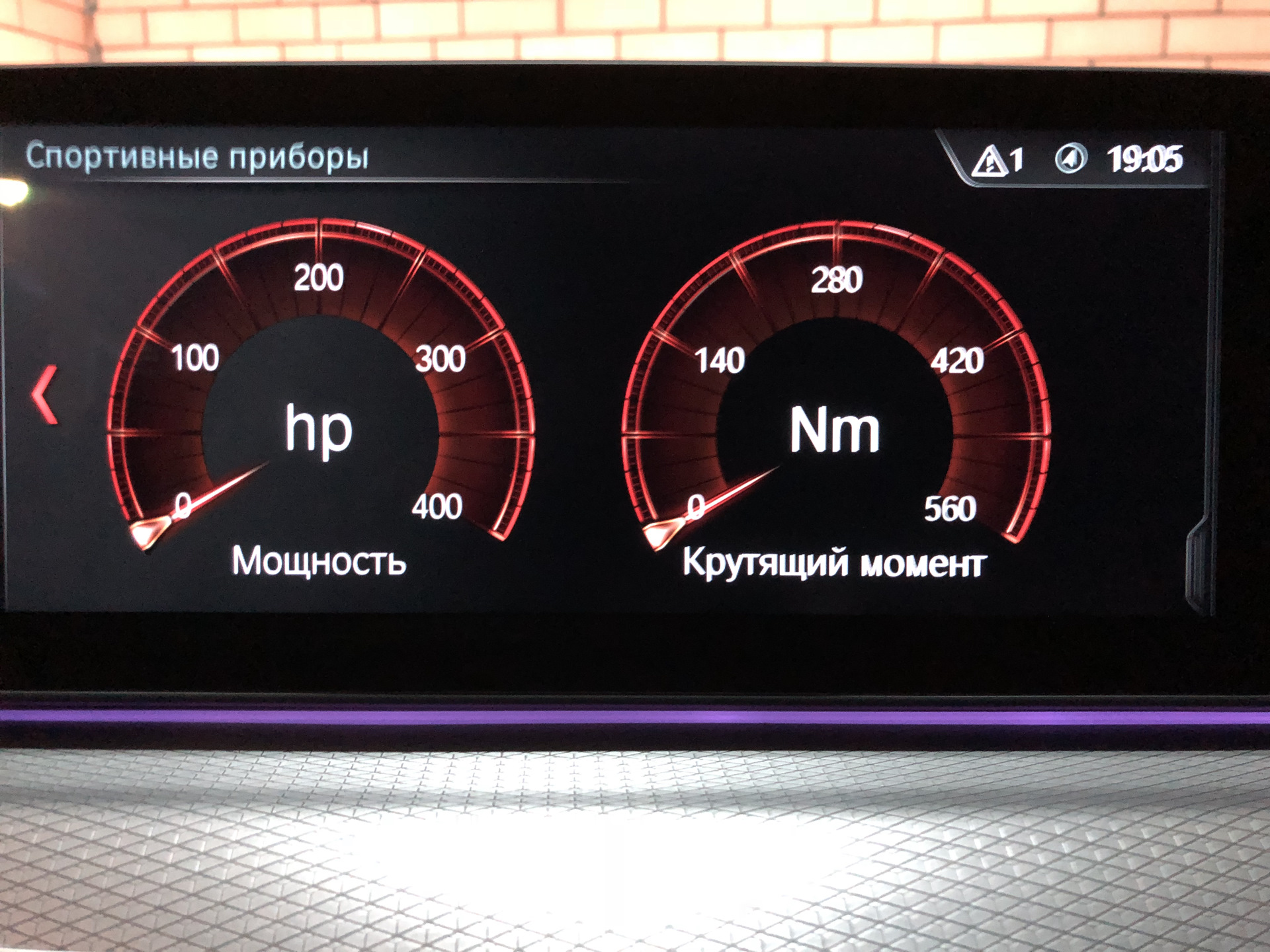 Прибора спорт. Спорт приборы g30. Расширенные спорт приборы на g30. Спортивные приборы BMW g30 как включить.