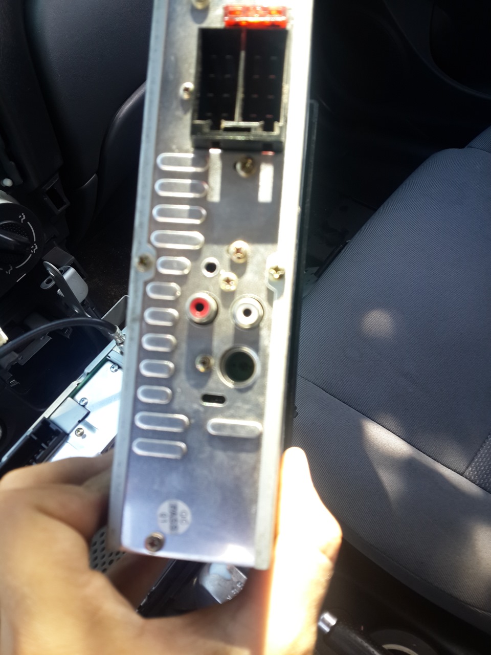 Как снимается магнитола! — Nissan Almera II (N16), 1,5 л, 2005 года ...