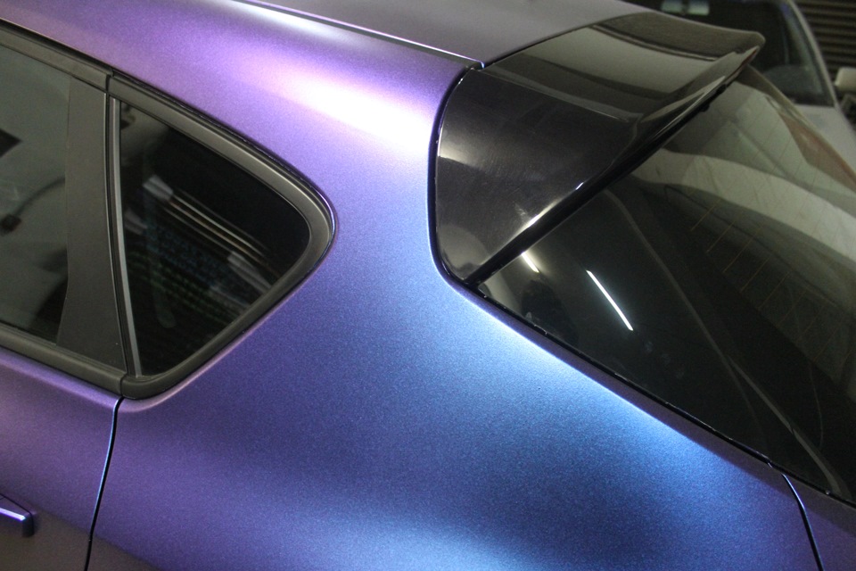 Фиолетовый хамелеон. Покраска хамелеон. Титан фиолетовый хамелеон цвет. Фиолетовая хамелеон автомобильная пленка поклеили Mitsubishi Evolution.