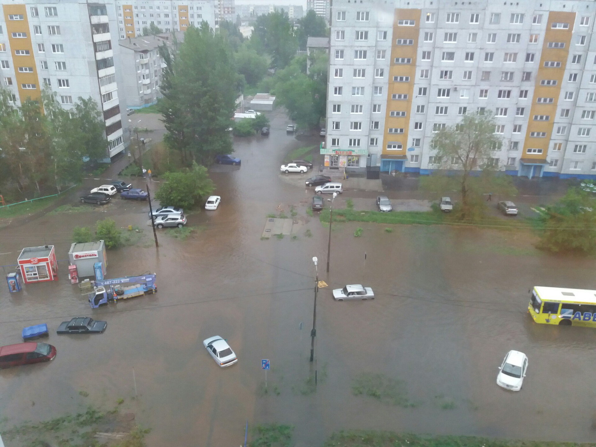 Омск дождь. Дождь в Омске. Ливень в Омске. Дождь в Омске сегодня. Ливень в Омске сегодня.