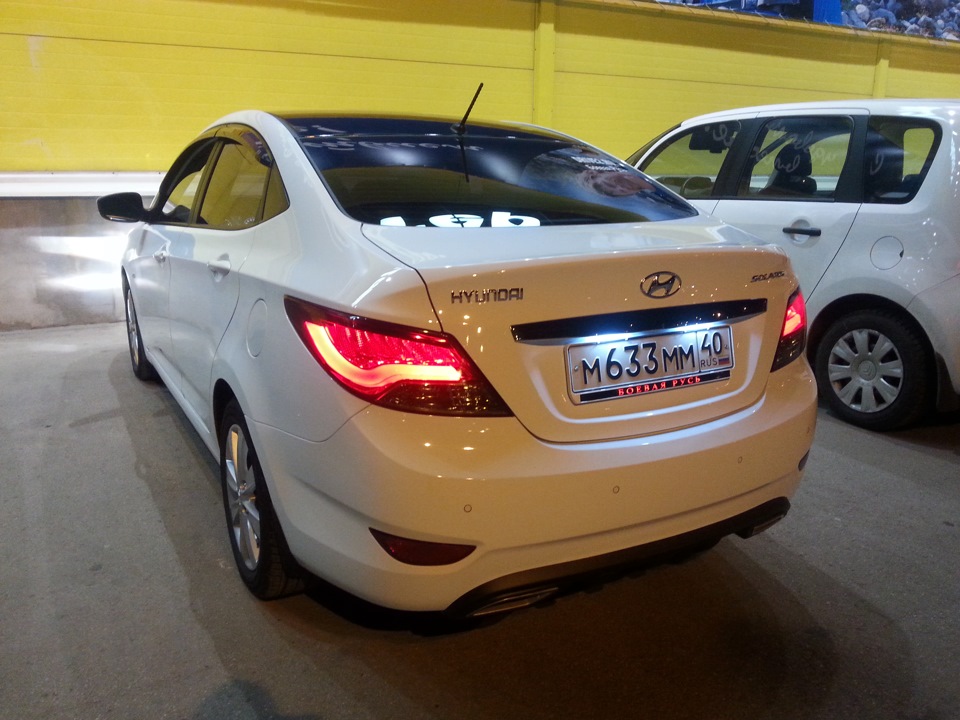 Светящаяся номерная рамка (снял) — Hyundai Solaris (1G), 1,6 л, 2014 ...