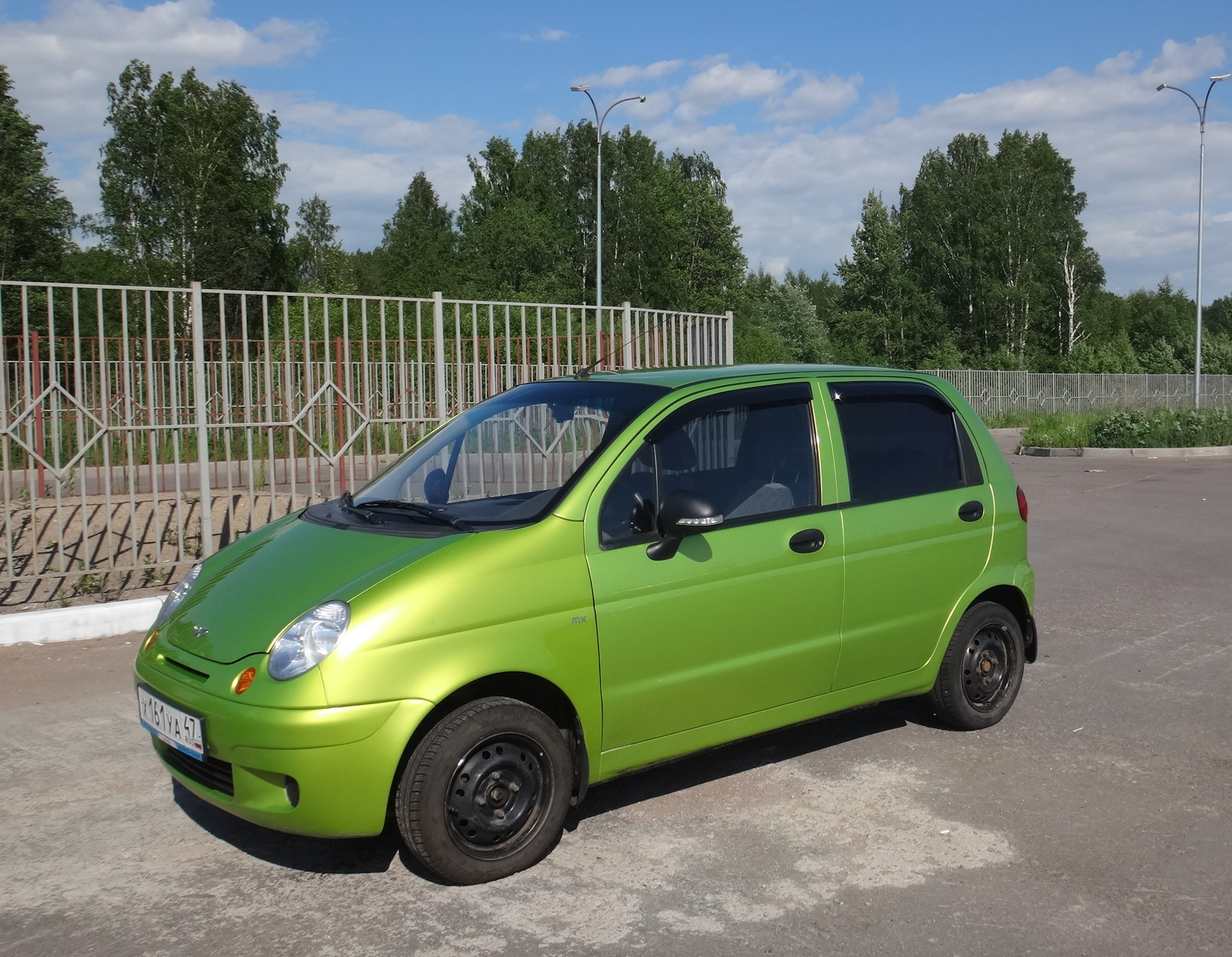 Стекло matiz. Daewoo Matiz 1998. Daewoo Matiz бирюзовый. Ветровики Дэу Матиз. Матиз Рестайлинг бирюзовый.