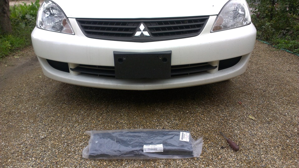 Накладка переднего бампера под номерной знак — Mitsubishi Lancer IX, 1 ...