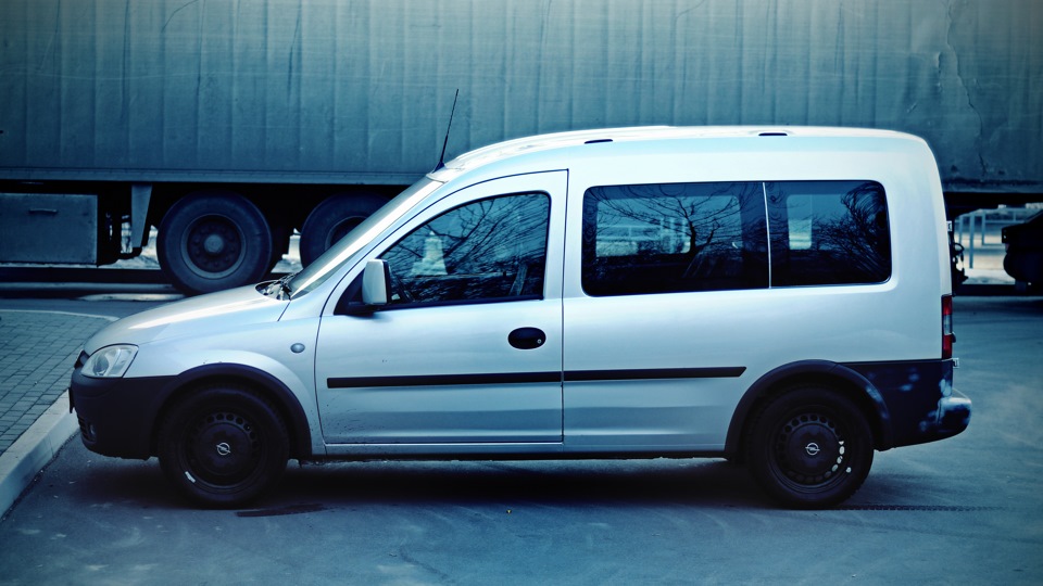 Vauxhall combo 1 3 cdti white smoke