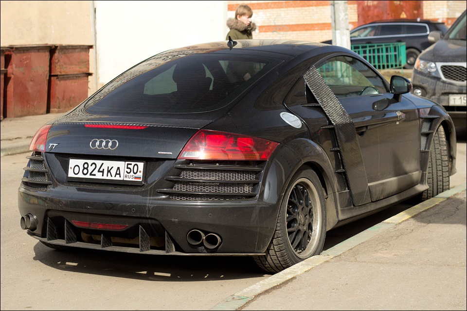 Под r. Audi TT r8.