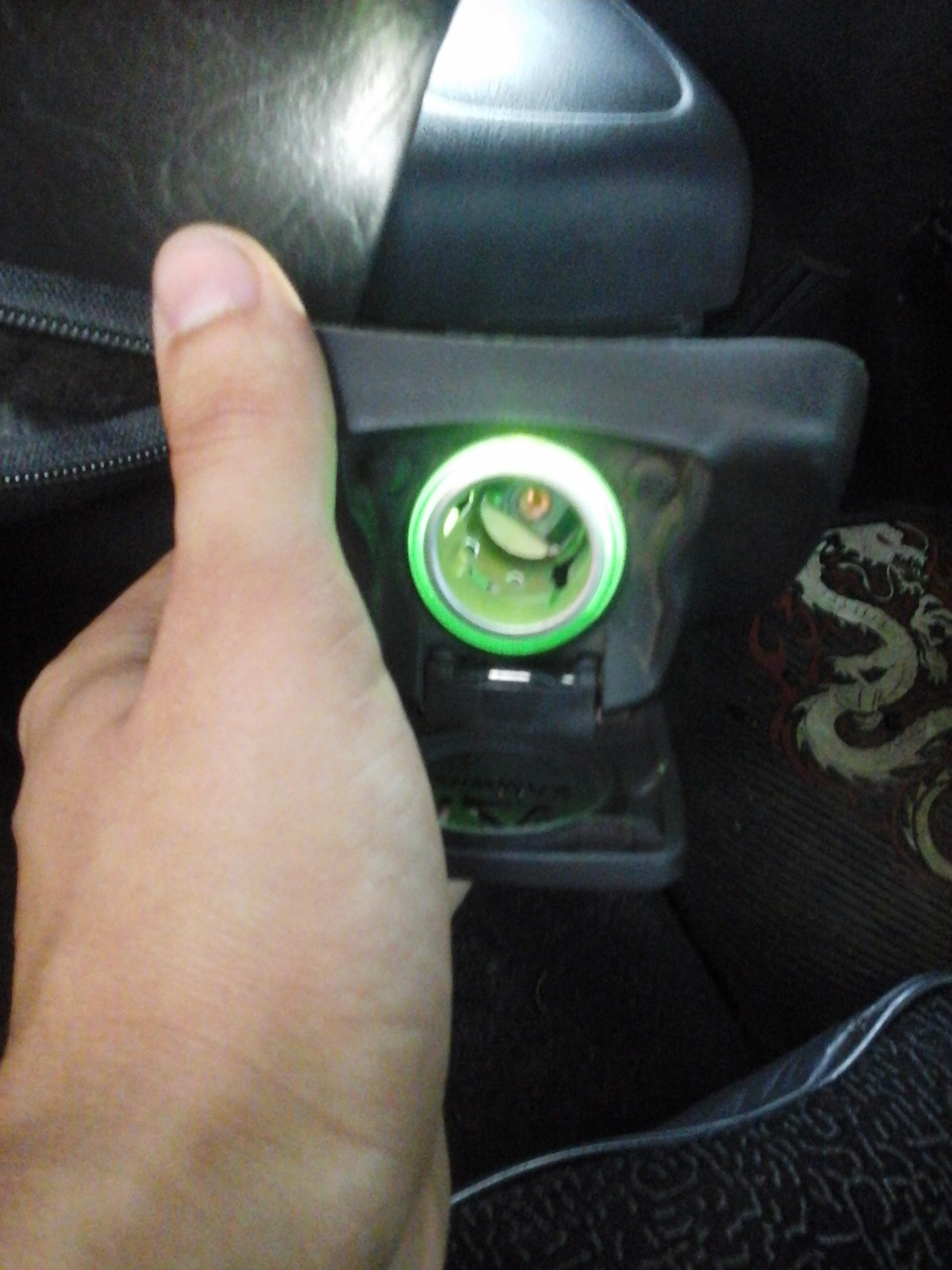 Прикуриватель и розетка с подсветкой. — Nissan Almera II (N16), 1,8 л ...
