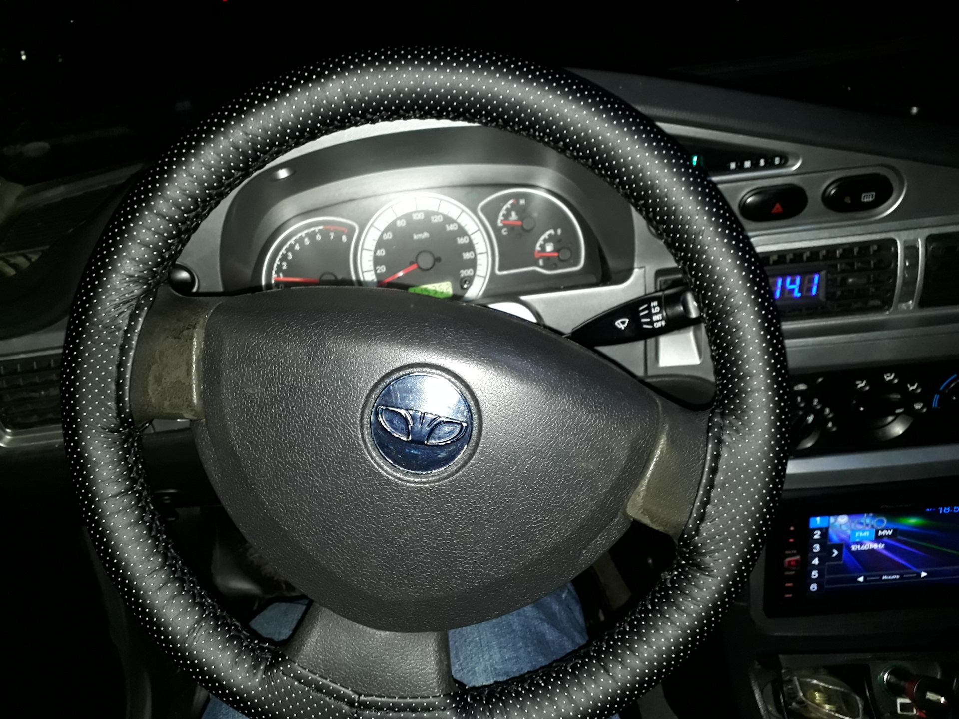 Руль на дэу нексия н150. Оплетка на руль нексия н150 размер. Оплетка на нексию. Оплетка на нексию. Руль на дэу нексия н150.