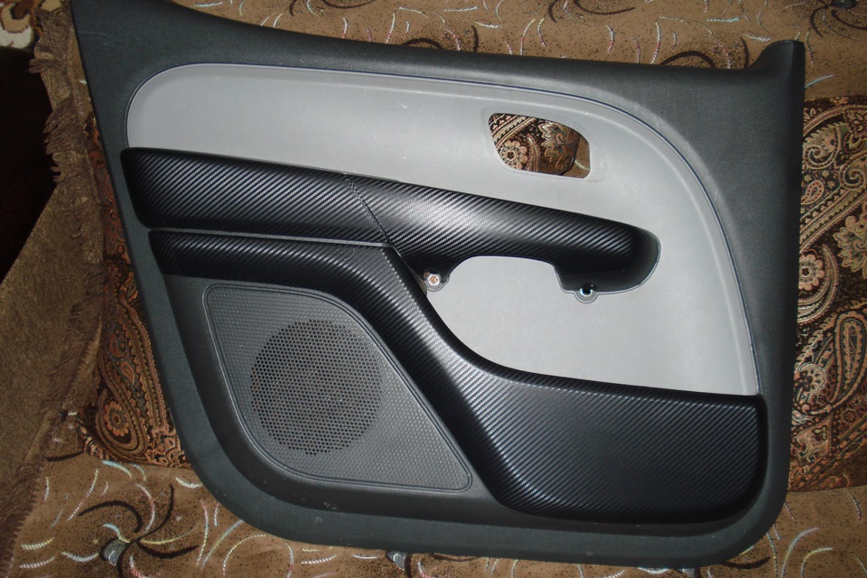 Оклейка карт двери пленкой под карбон — FIAT Doblo (1G), 1,3 л, 2006 ...