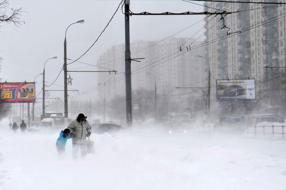 Ветер зимой какой. Метель в Москве. Сильная метель в Москве. Пурга Снежная в Москве. Снежная буря в Москве.