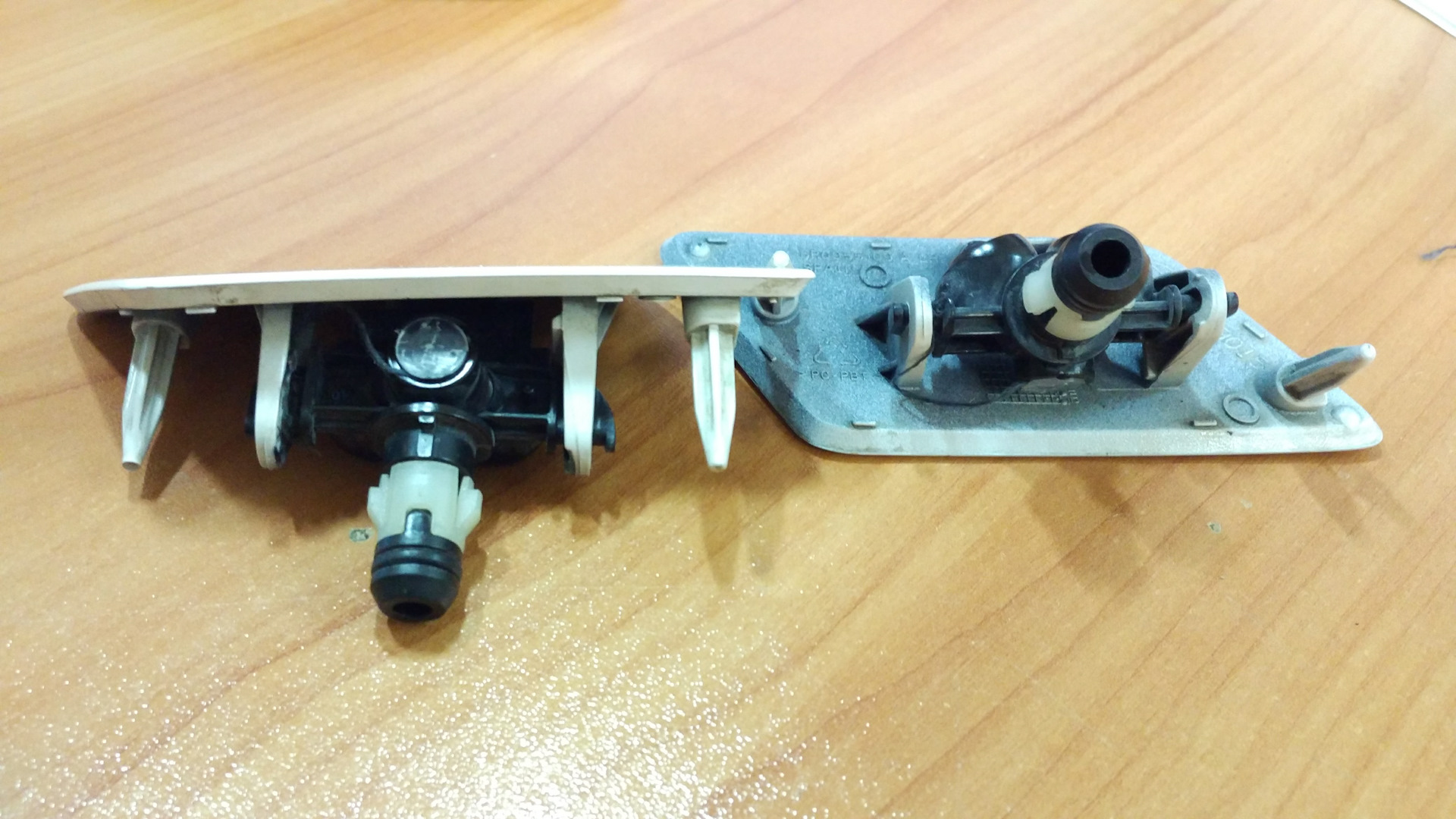 Омыватель фар поло. Форсунка омывателя фар фольксваген поло. Омыватель фар поло. Омыватель фар wv polo 5. Омыватель фар поло.