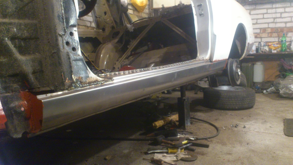 Чем варить пороги. Варить пороги железным профилем. Как варят пороги на автомобиле на Хендай Соната 2008. Как сварить пороги на лифтовый ТЛК 80. Варим пороги с профиля Ниссан сафари 60.