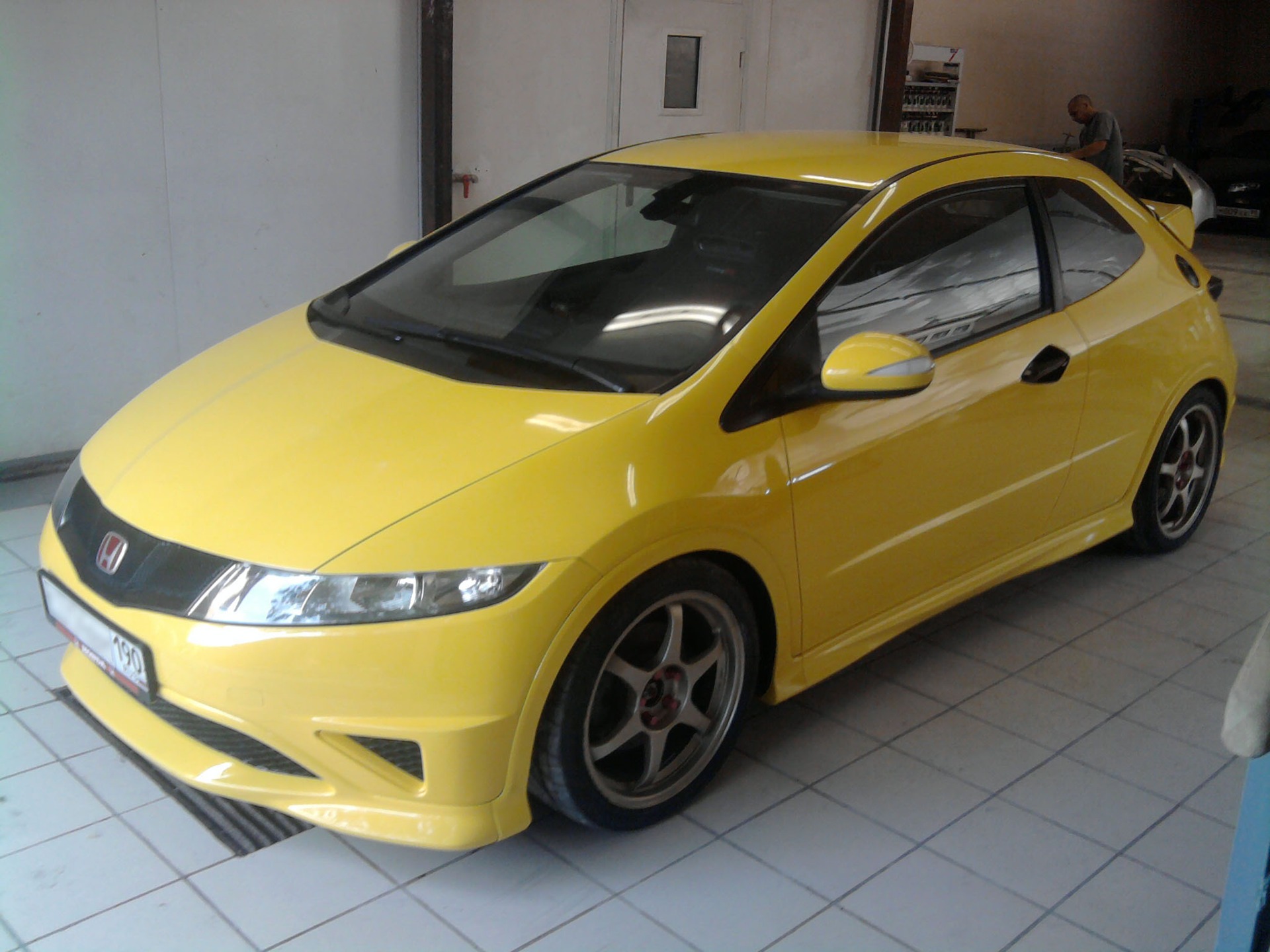 Honda желтая. Хонда Цивик 5д желтый. Honda Civic Type r Yellow. Хонда Цивик тайп р желтый. Honda Civic Type r жёлтая.