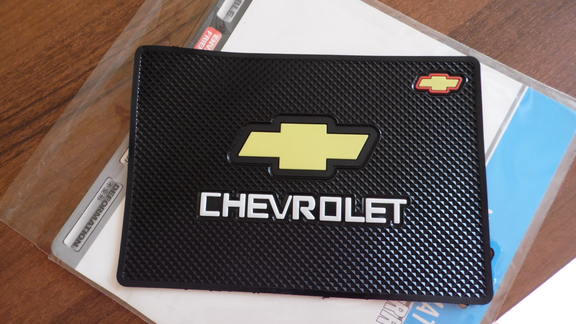 Коврик под телефон — Chevrolet Cruze (1G), 1,8 л, 2011 года ...