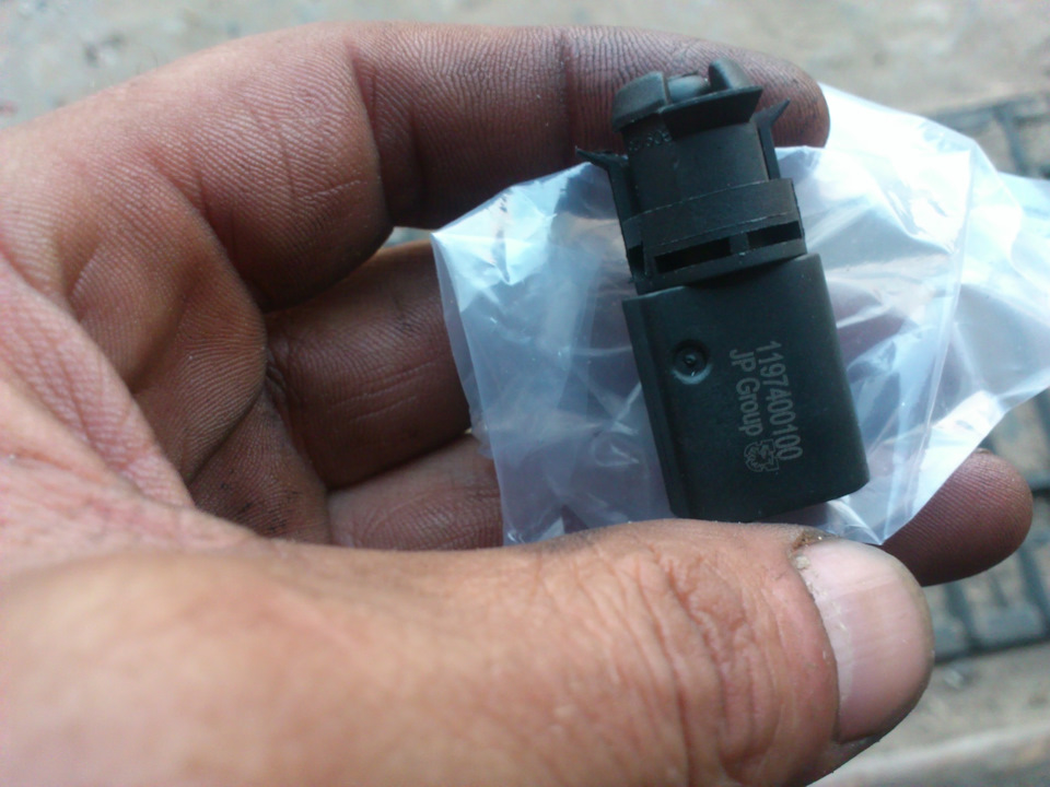 Фото в бортжурнале Volkswagen Multivan (T4). Запчасти на фото: 1197400100