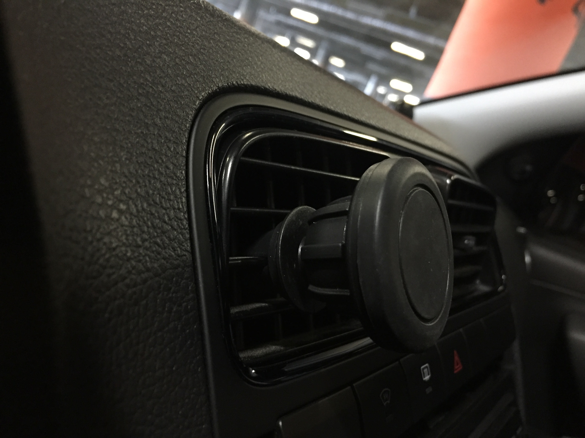 Держатель для телефона в машину фольксваген поло. Держатель для телефона в vw polo. Держатель телефона поло. Держатель для телефона в фольксваген поло седан. Магнитный держатель поло седан.