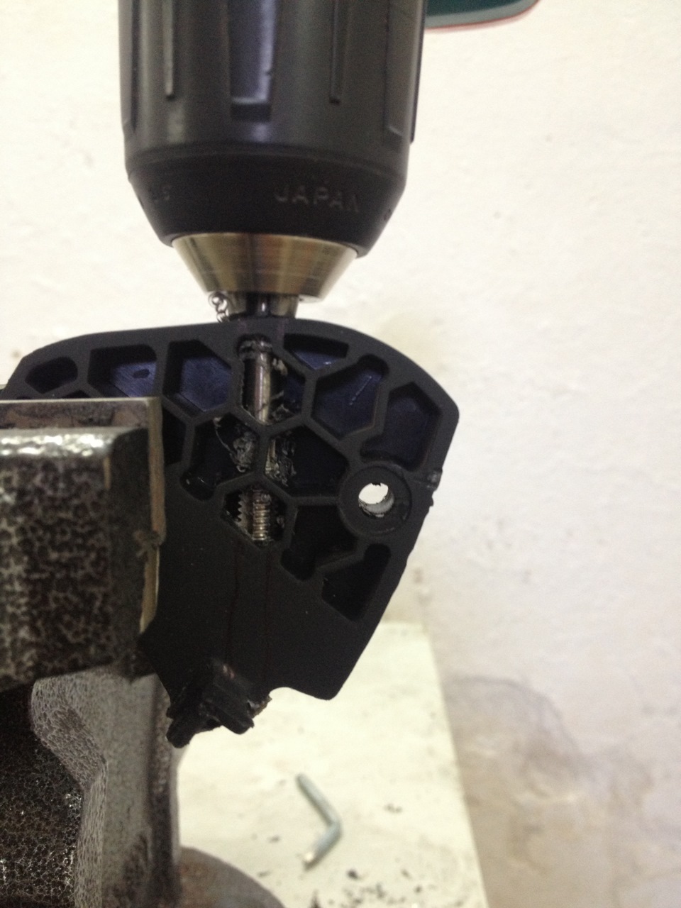 e176752s 960 Как открыть бардачок ауди а6