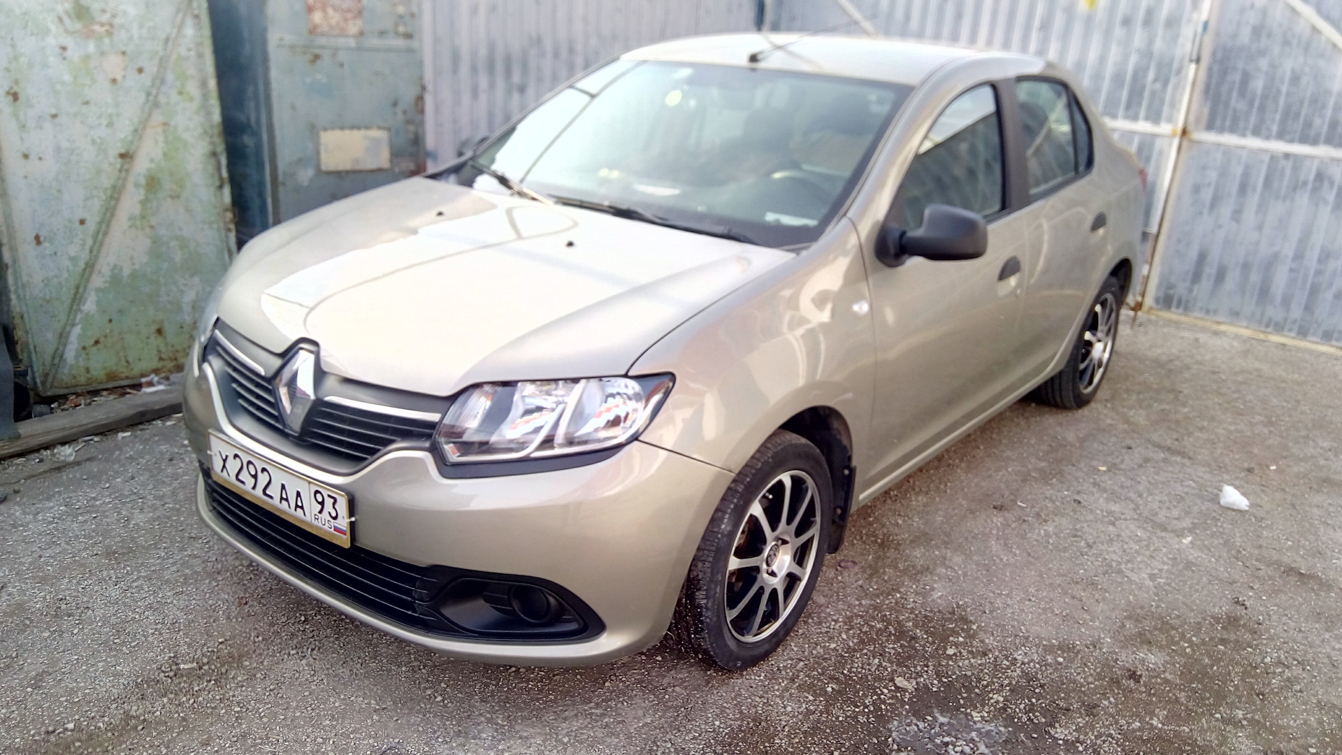 Renault Logan (2G) 1.6 бензиновый 2015 | Золотой ТЕЛЕНОК. на DRIVE2