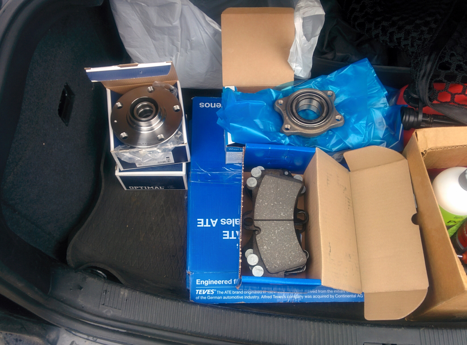 Замена передних тормозных дисков и колодок. — Audi A6 (C5), 3 л, 2001 ...