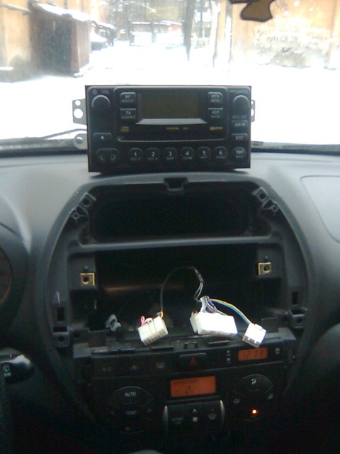 Replacing the radio - Toyota RAV4 20 l 2004