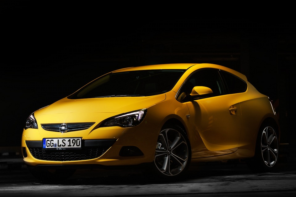 Gtc. Опель Астра купе. Opel Astra GTC 2019 зелёная. Опель Астра GTC кузов. Art Opel Astra j GTC.