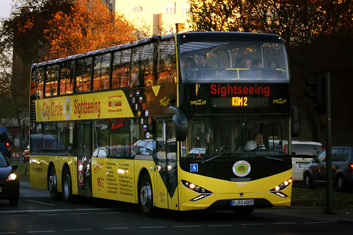 Die bus. Автобусы ФРГ. Немецкий автобус Берлин. Автобусный парк Германия. Автобусы Германии 2000.