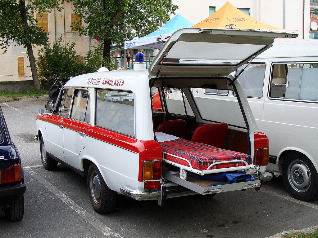 Как выглядит машина труповозка Fiat 125 Ambulance от Fissore - Сообщество "Первая Помощь (03-112-911)" на DRIVE