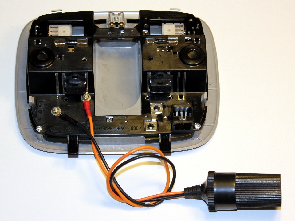 Подключение видеорегистратора освещения. Адаптер для подключения видеорегистратора к плафону Kia Soul. Киа соул адаптер к плафону освещения. Подключить видеорегистратор к плафону освещения.