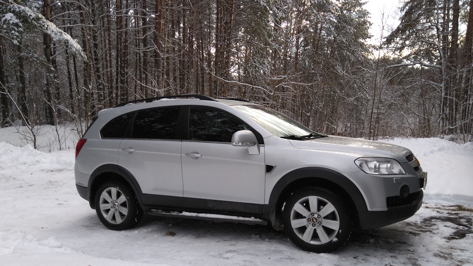 Каптива 2.4 бензин. Chevrolet Captiva 2.4 at 2010. Chevrolet Captiva серебро. Dezent TW Silver Chevrolet Captiva черный. Aurora Silver Каптива.