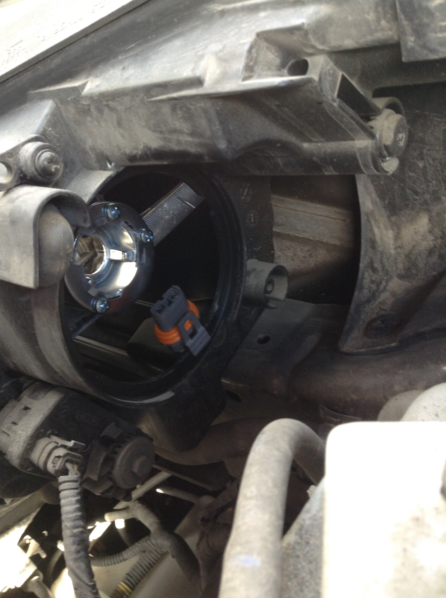 перегорела лампочка ближнего/дальнего света — Hyundai ix35, 2 л, 2014 ...