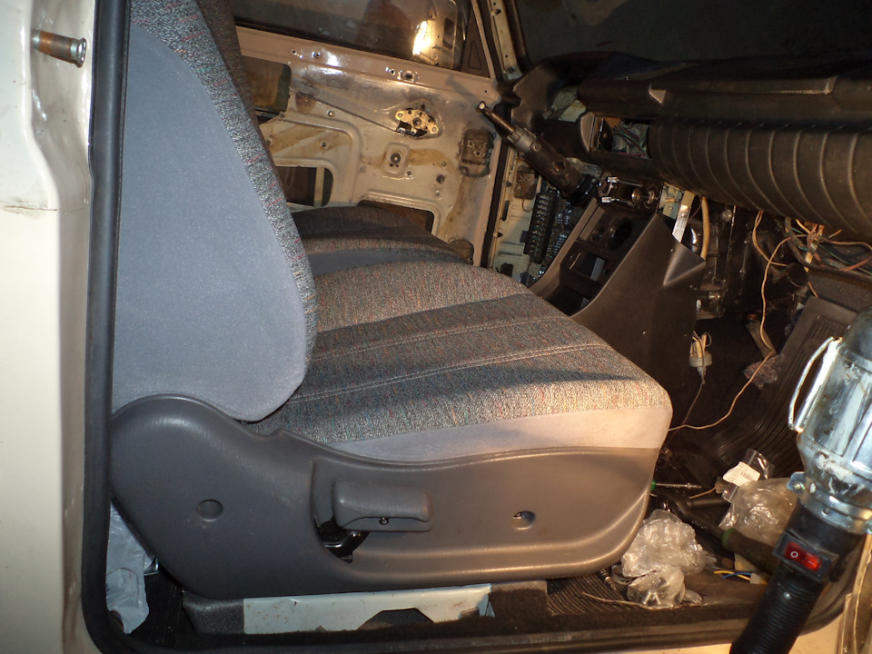 Сидушки на месте. Замок зажигания. — ИЖ Москвич 412, 1,7 л, 1989 года ...