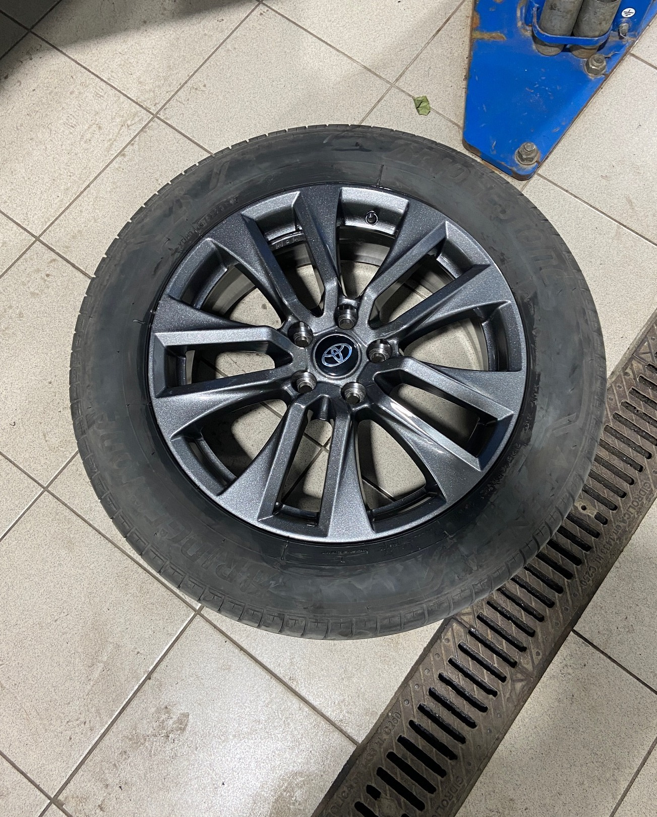 Диски SKAD KL-330 — Toyota RAV4 (5G), 2 л, 2019 года | колёсные диски ...