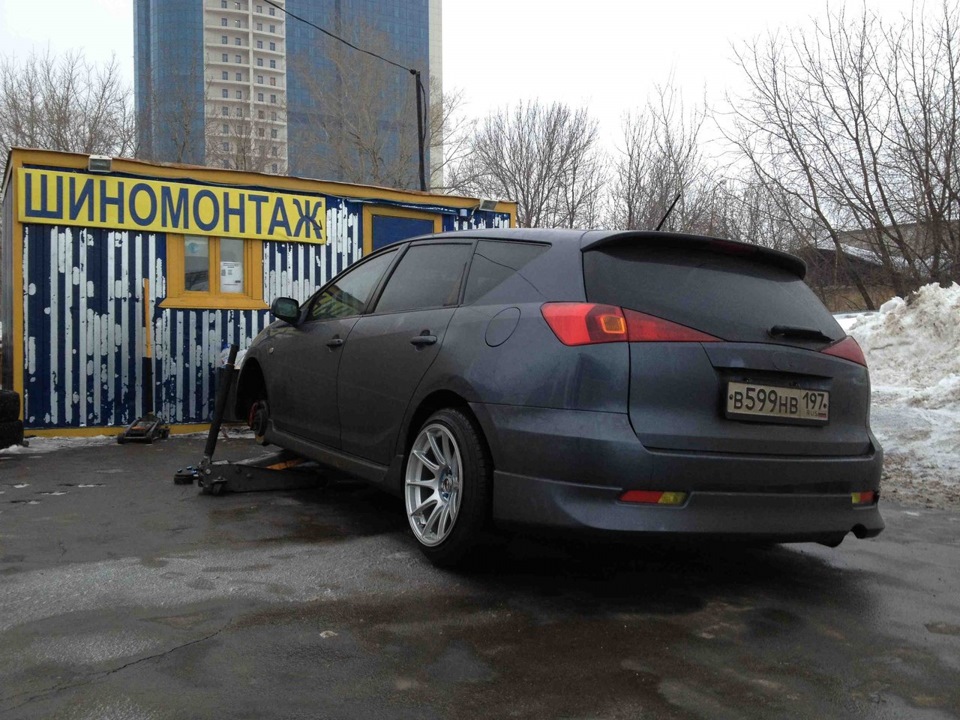 Спортивные колесные гайки Tpi. Примеока XXR 527 975J+20 резина 215/45 ...