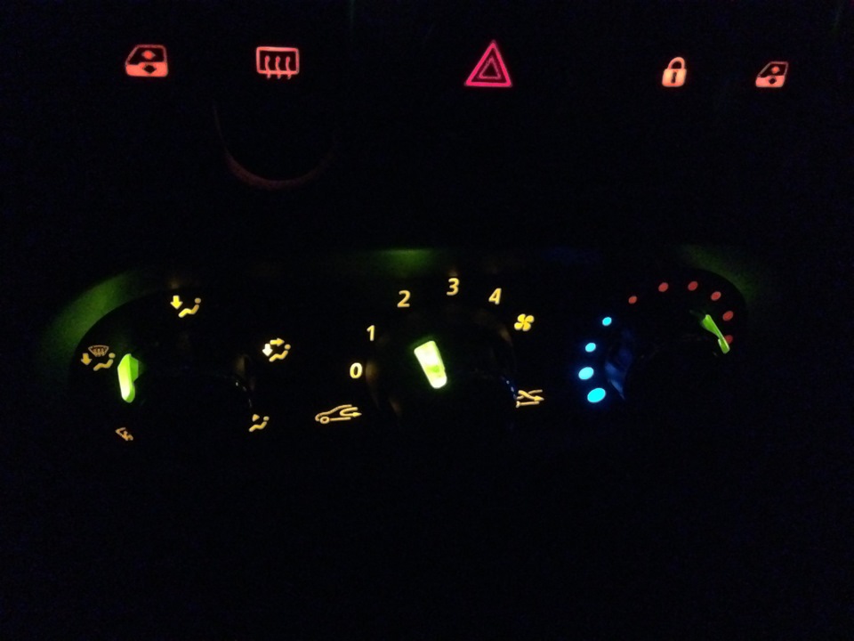 Дополнительный прикуриватель… — Renault Sandero 1G, 1,6 л, 2011 года ...