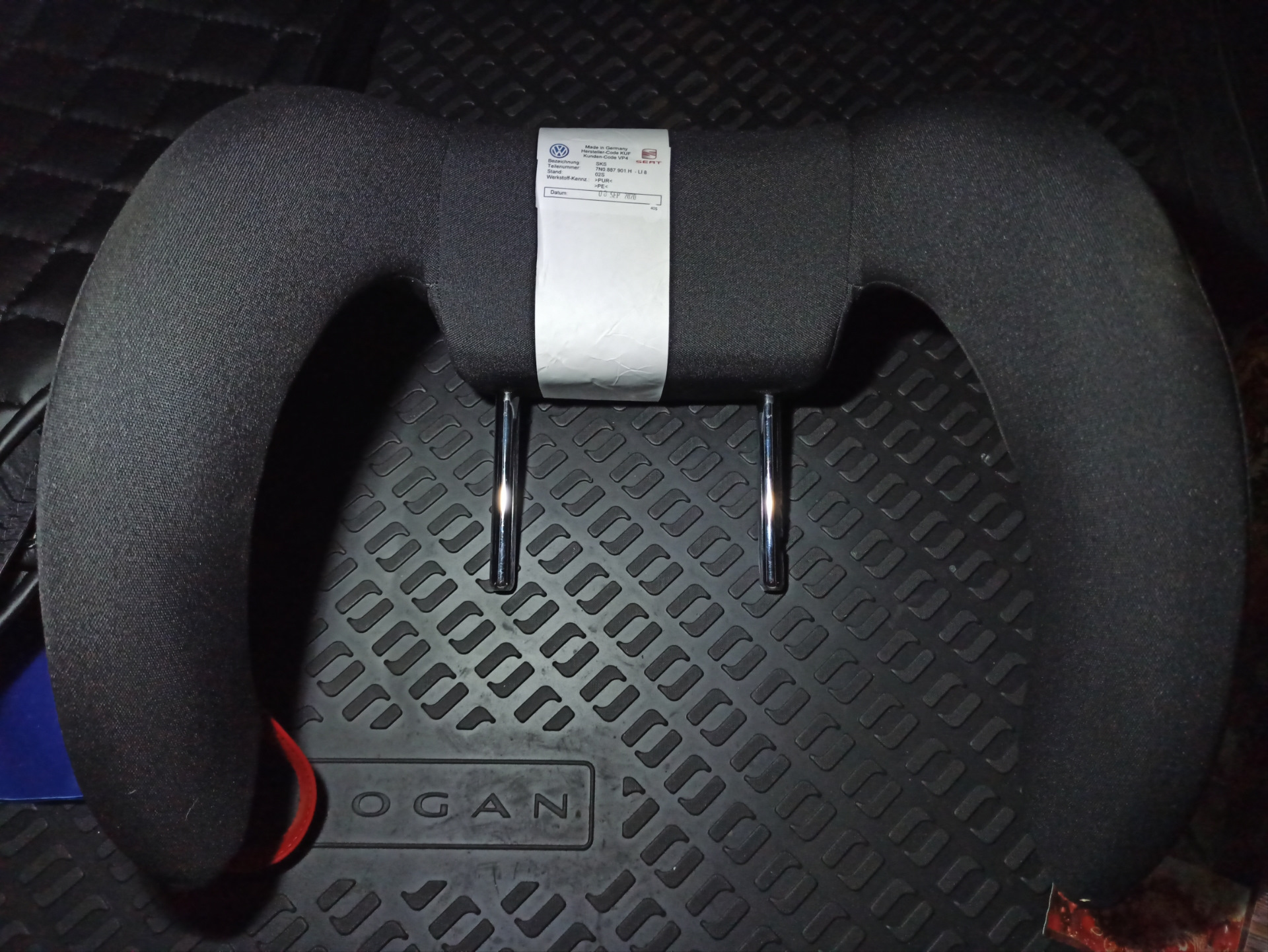 Детский подголовник — Volkswagen Multivan (T6.1), 2 л, 2020 года ...