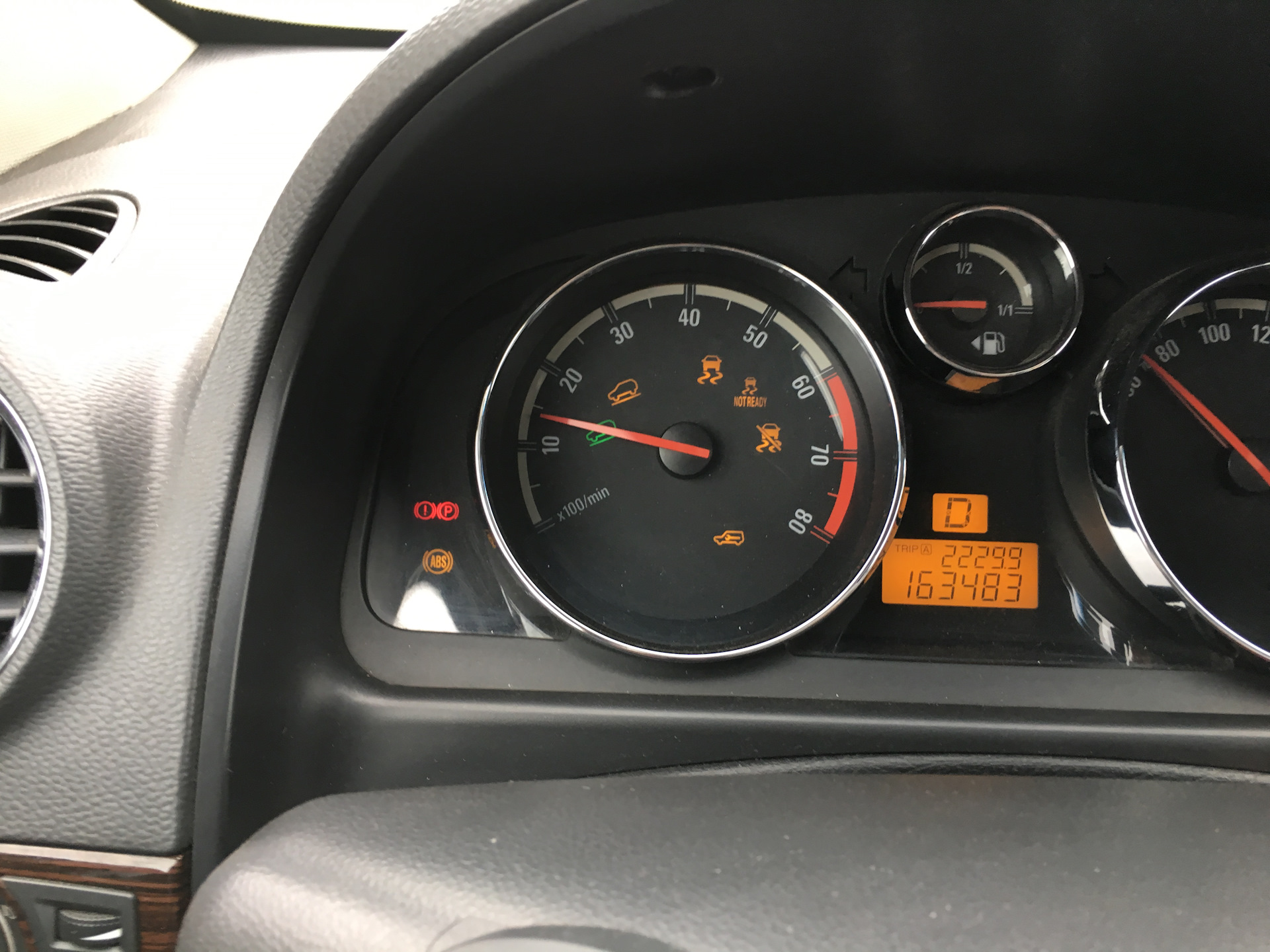 Антара ошибки. Панель приборов Опель Антара 2012. P0017 Opel Antara 3.2. Тахометр Опель Антара. Opel Antara 3.2 масленка с волной.