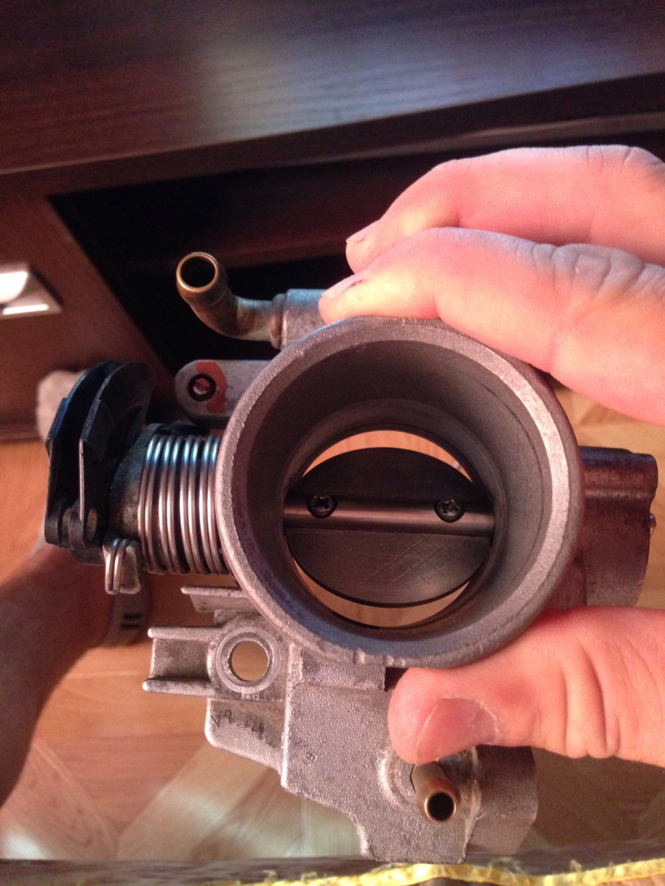 Чистка дросселя — Lada 2114, 1,5 л, 2007 года | своими руками | DRIVE2