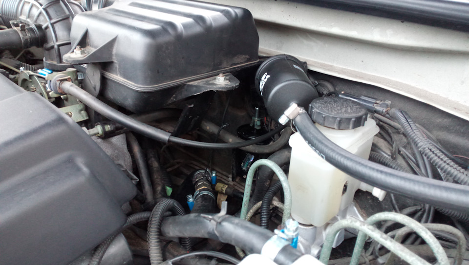 — фильтр — штатная топливная трубка на клипсе — рампа. — Daewoo Leganza