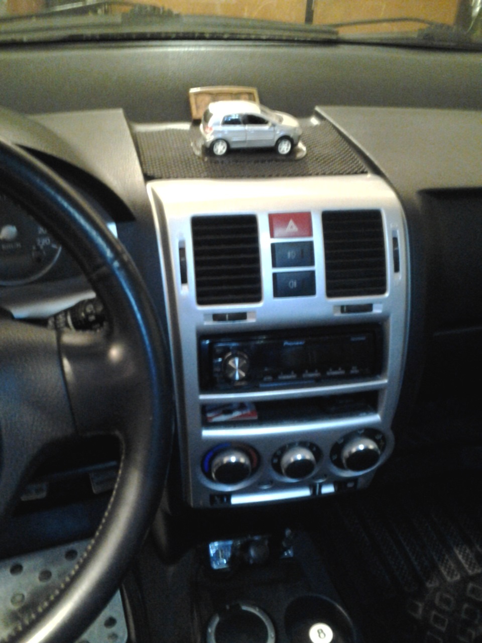 Как снять центральную панель гетц Центральная консоль - Hyundai Getz, 1,6 л, 2004 года стайлинг DRIVE2