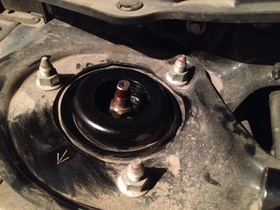 колпачки на стаканы передних стоек — Mitsubishi Lancer X, 2 л, 2008 ...