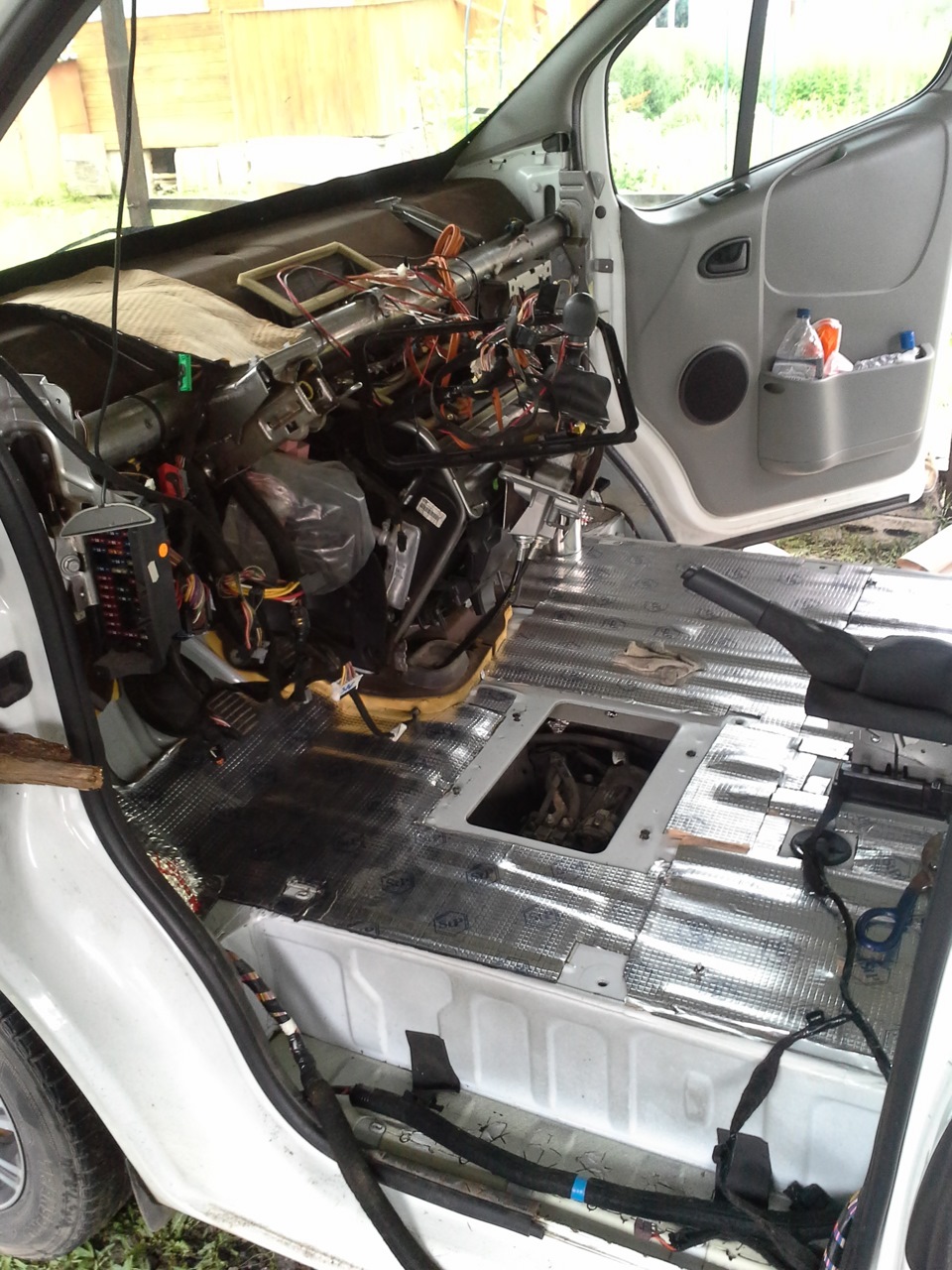 Ducato как снять панель шумоизоляция и снятие торпеды - Renault Trafic (2G), 2 л, 2007 года автозвук DRI