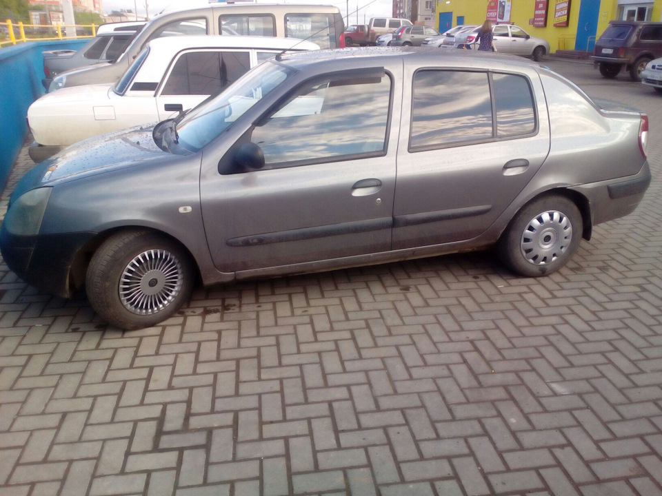 Вот на передних главный победитель — Renault Symbol