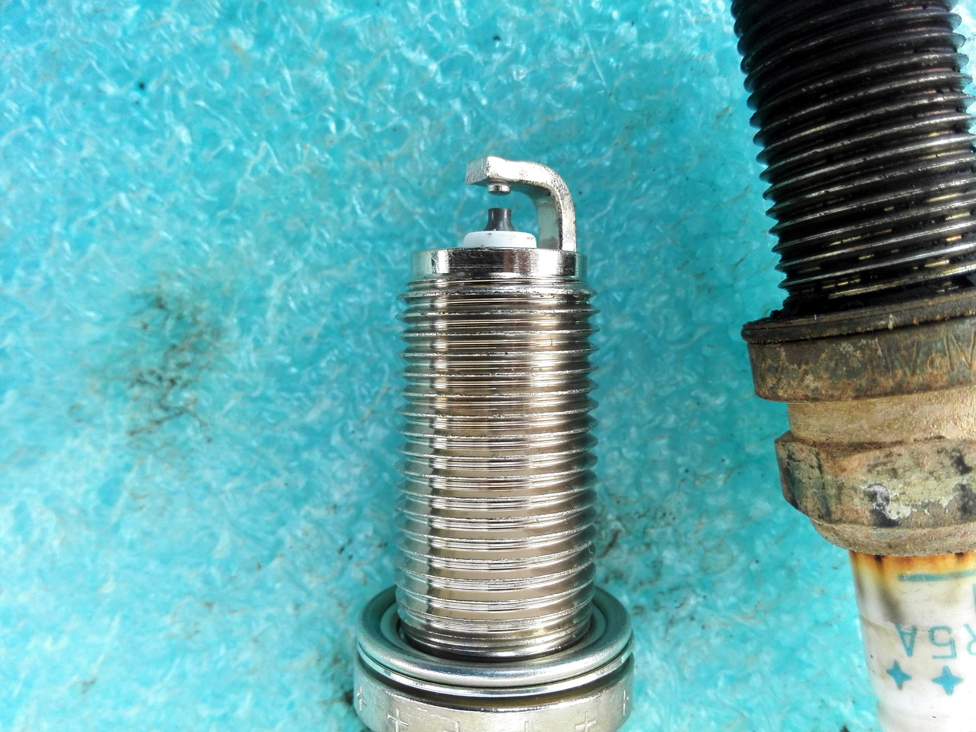 Замена свечей — Nissan Almera II (N16), 1,5 л, 2006 года | расходники ...