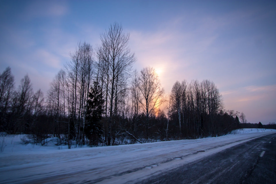 После обеда на небе показывали гало, не очень хорошо видимое, но световой столб читался достаточно отчетливо. — Toyota Land Cruiser Prado 90-series