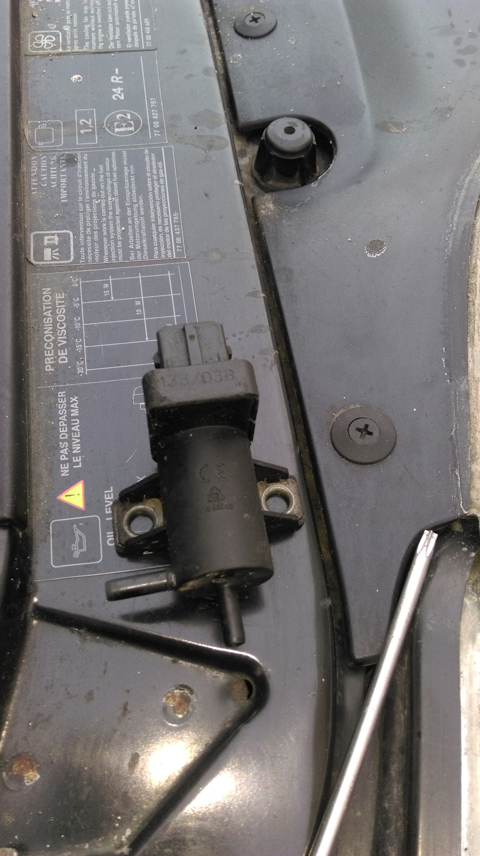 Замена клапана остановки двигателя — Renault Laguna II, 1,9 л, 2003 ...