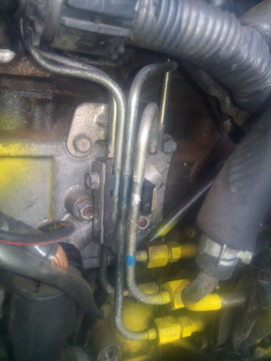 Engine QD32T removing electronic injection pump